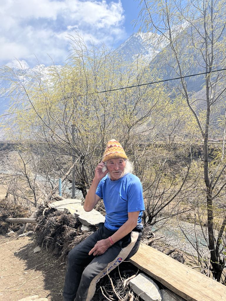 local-people-tsun-valley-nepal