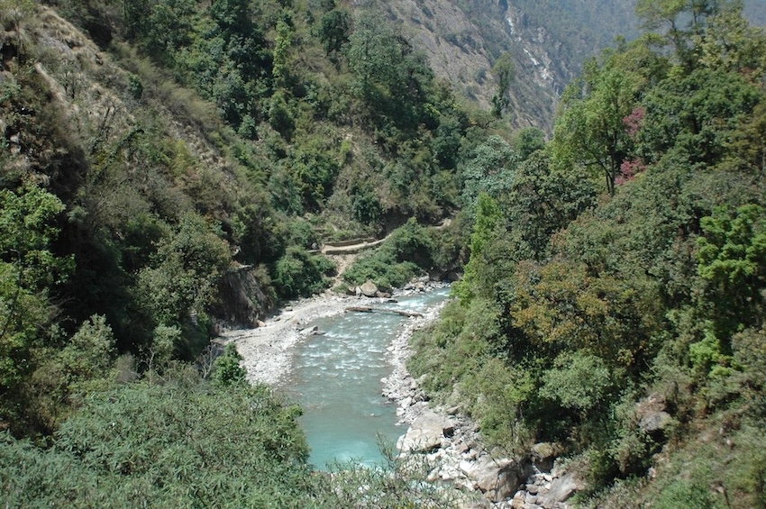 way-lamahotel-langtang-green-nature-river