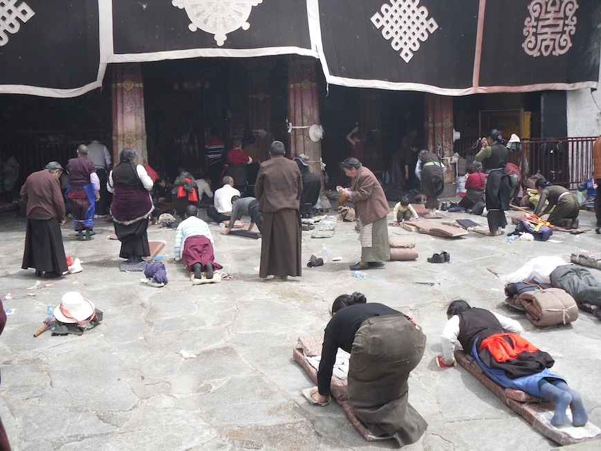 tibetain people in tibet